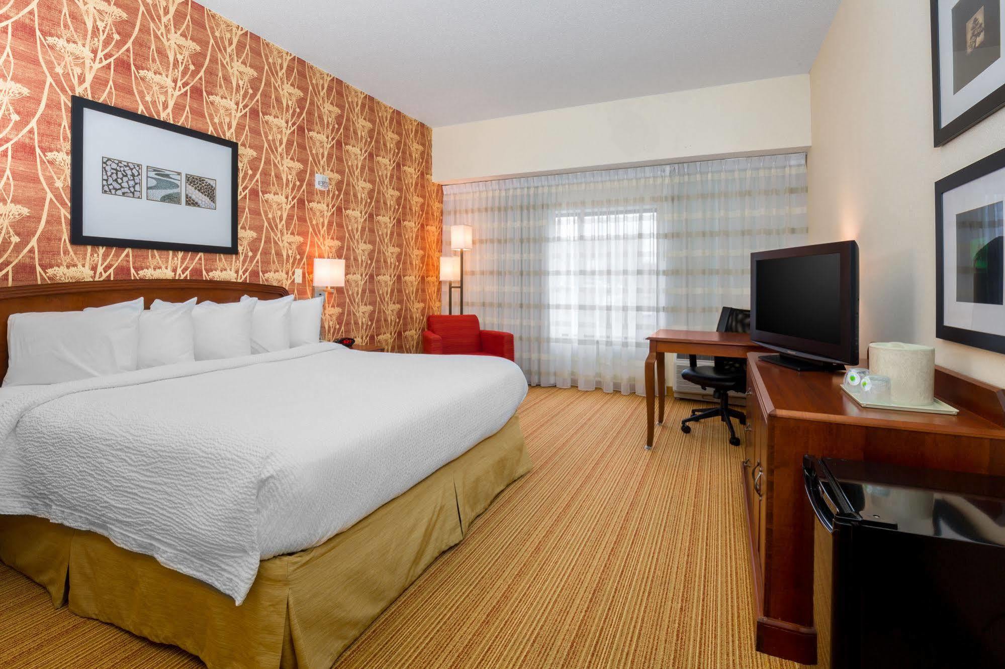 Hotel Courtyard Chicago 3*